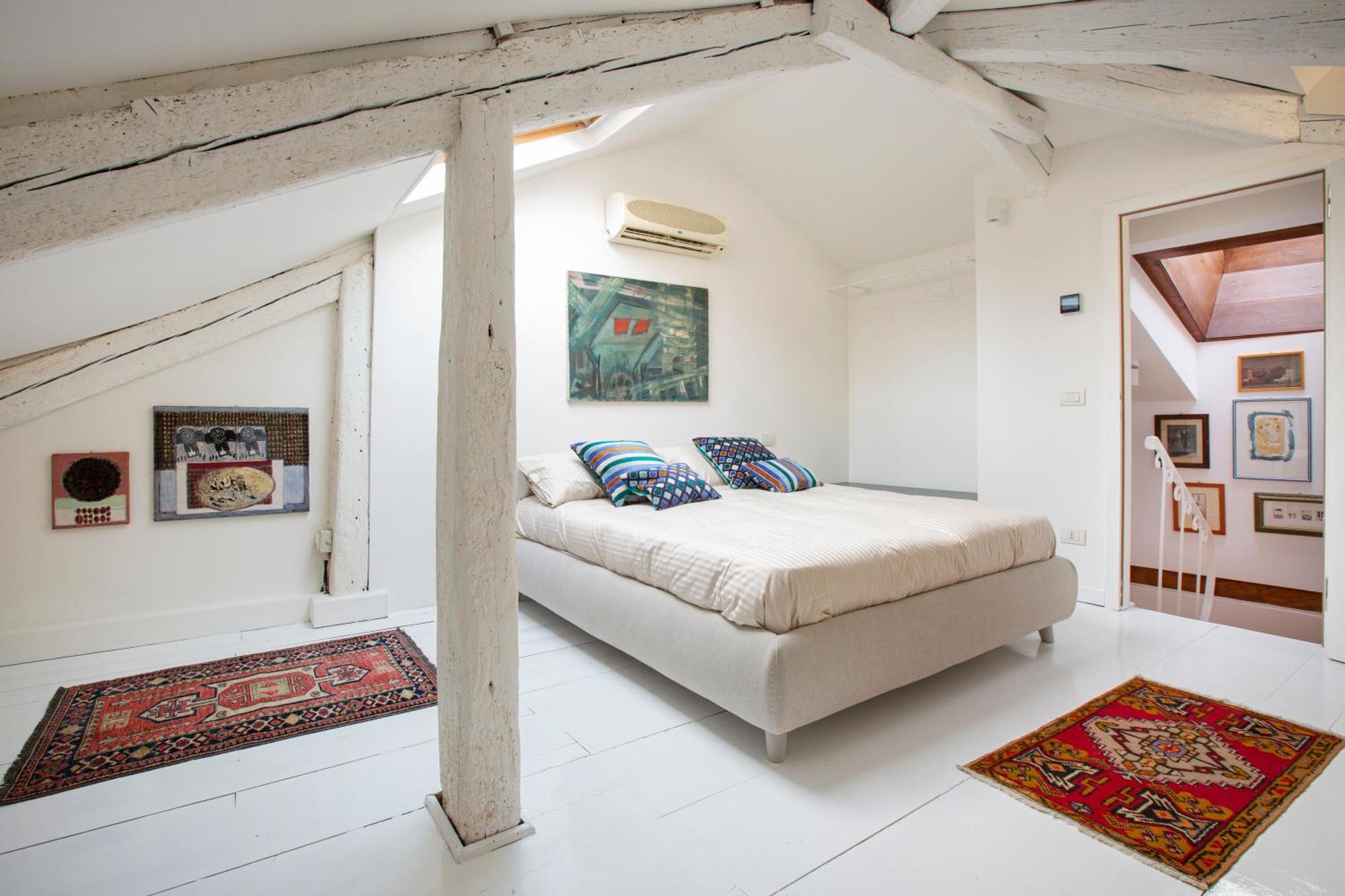 Gorgeous San Polo Apartment Venice